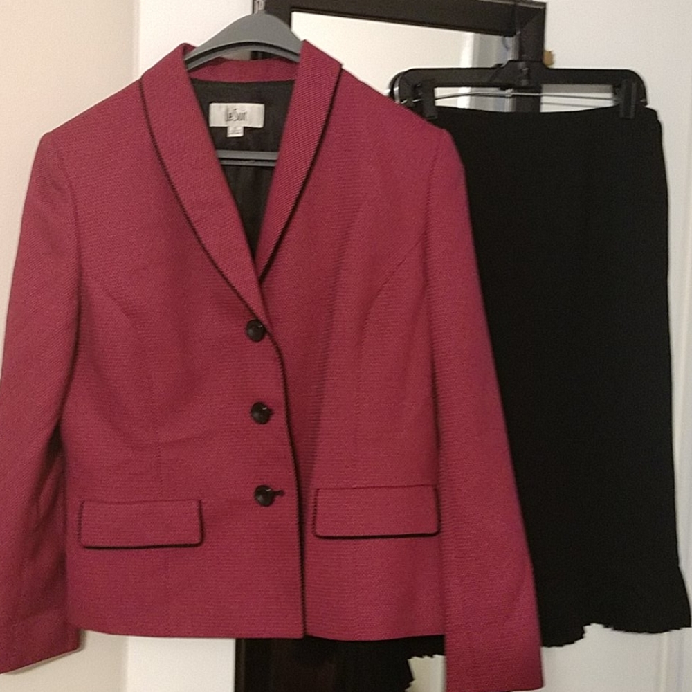 Women's Le Suit set